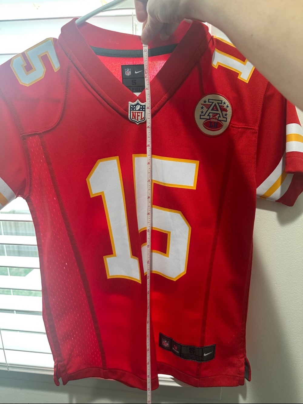 Patrick Mahomes NFL Kansas City Chiefs Jersey Youth Small (S) 8 - Picture 6 of 6